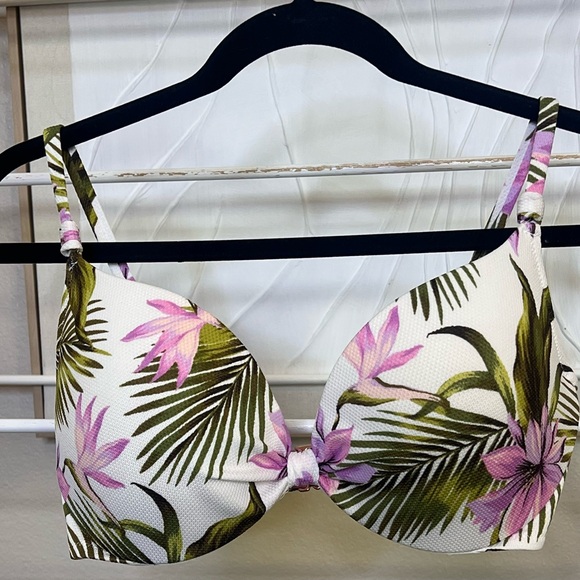 Shade & Shore Other - Shade & Shore Cream Bikini Top